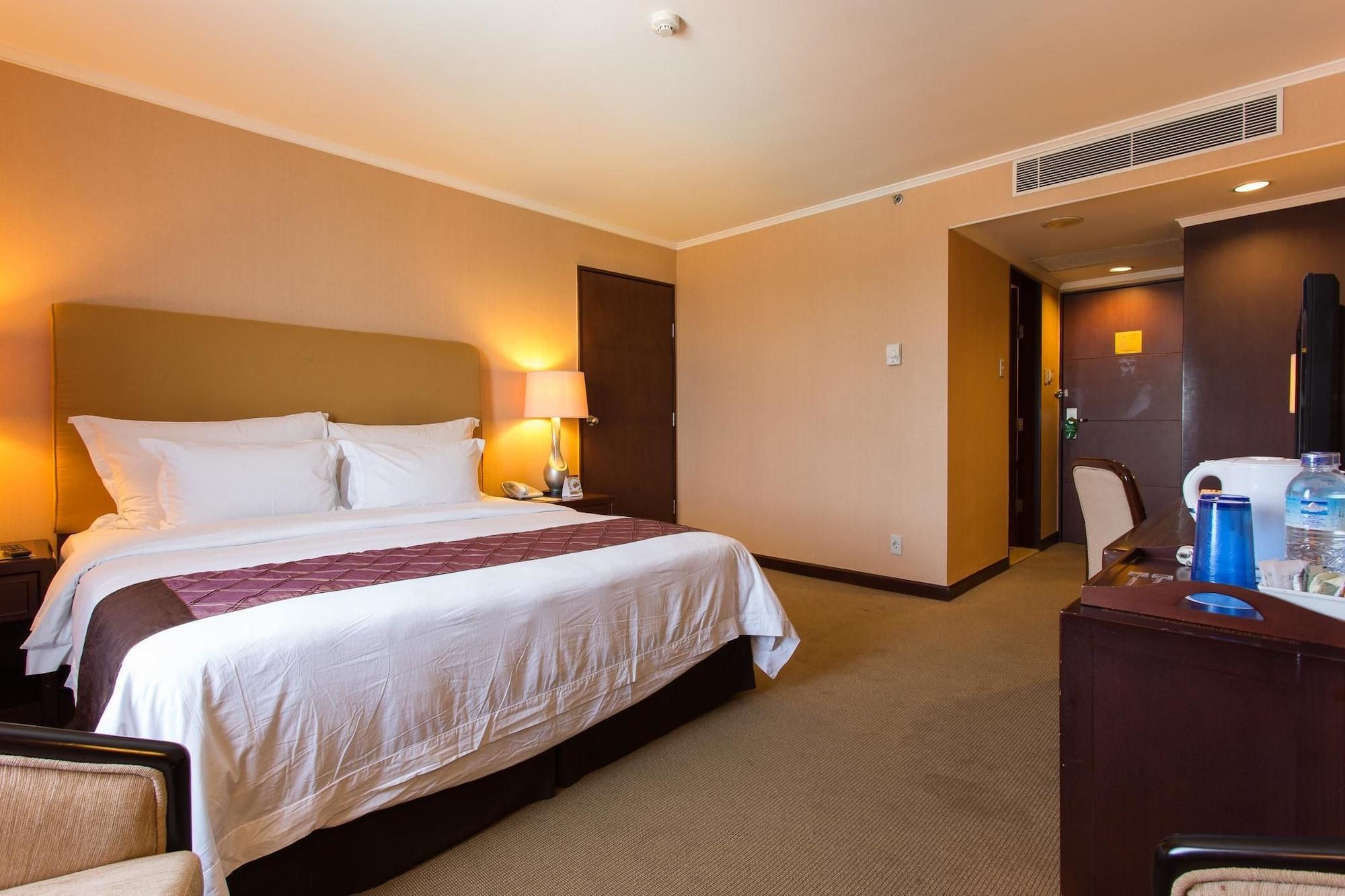 Le Grandeur Hotel Balikpapan מראה חיצוני תמונה