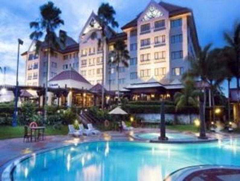 Le Grandeur Hotel Balikpapan מראה חיצוני תמונה