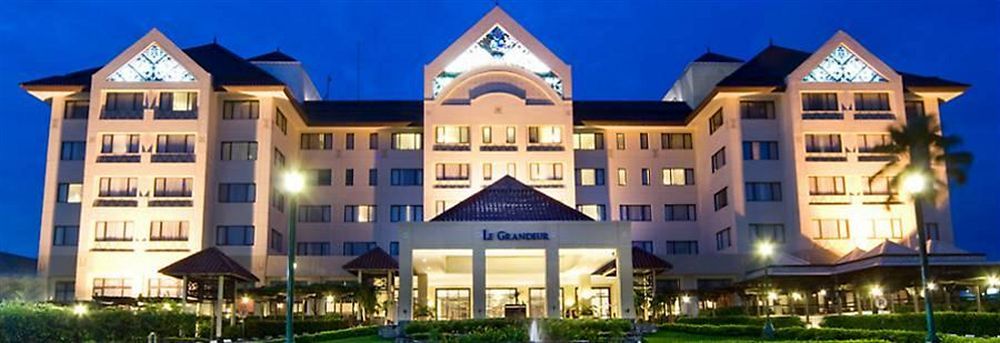 Le Grandeur Hotel Balikpapan מראה חיצוני תמונה
