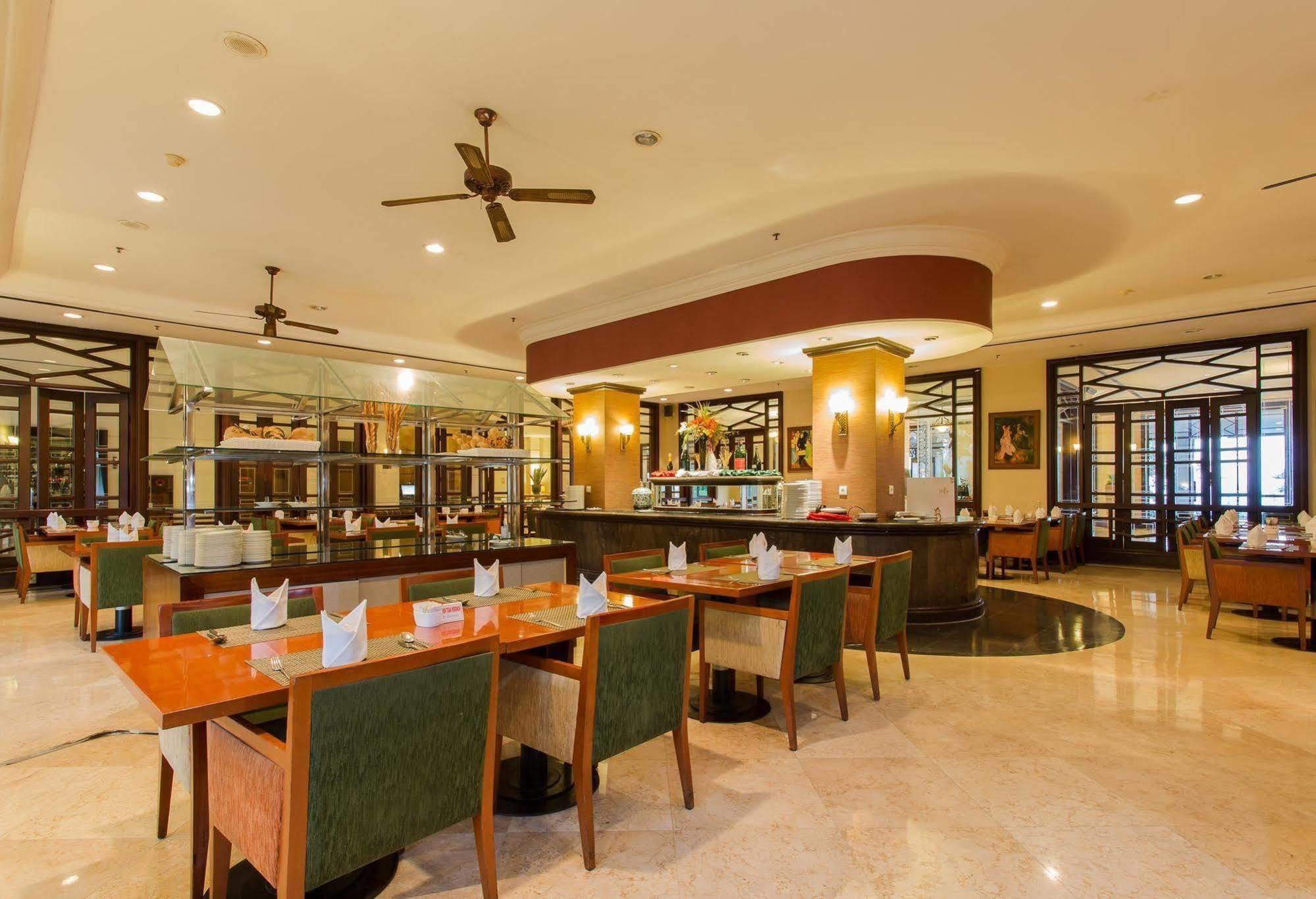 Le Grandeur Hotel Balikpapan מראה חיצוני תמונה
