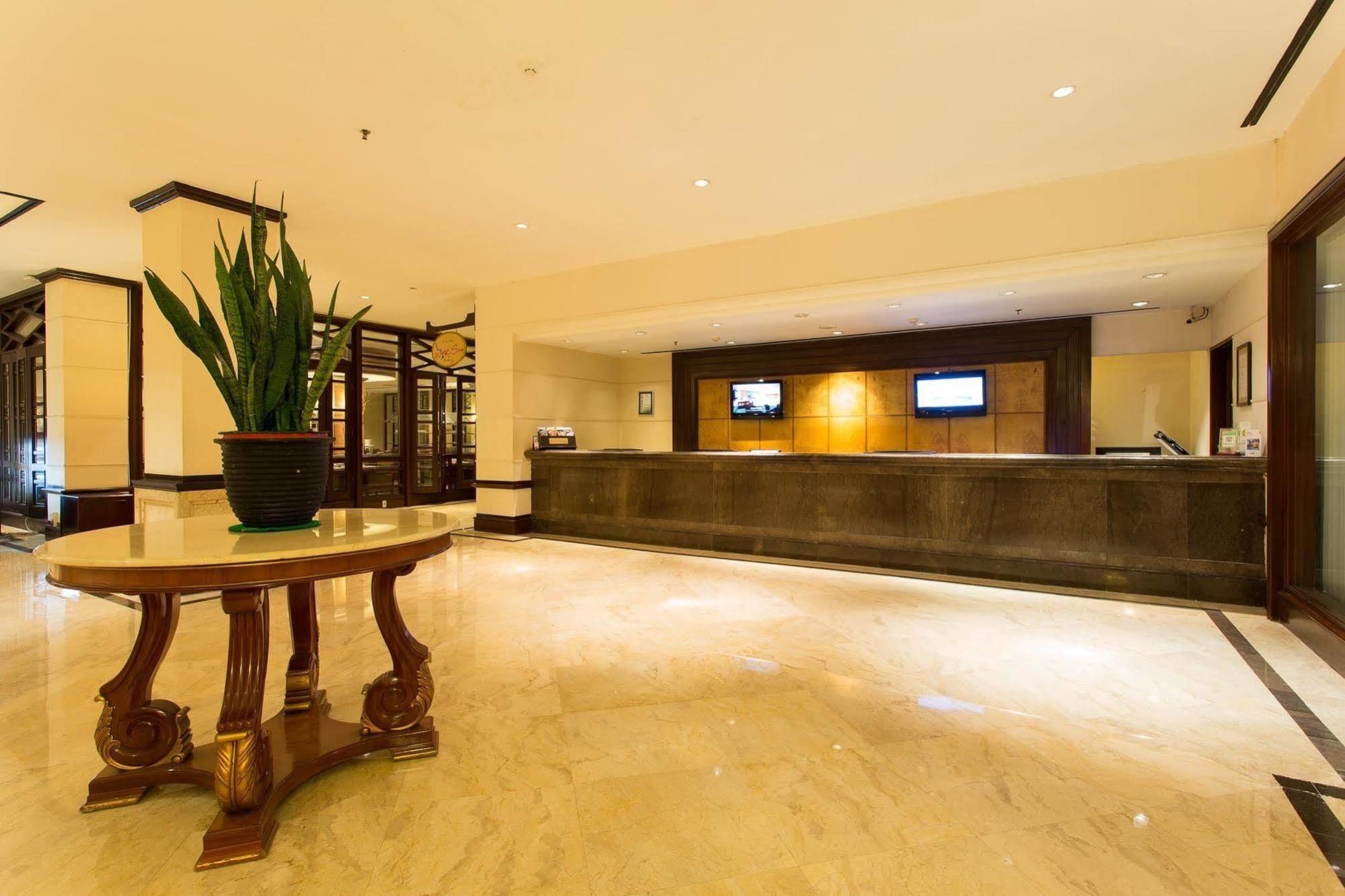 Le Grandeur Hotel Balikpapan מראה חיצוני תמונה