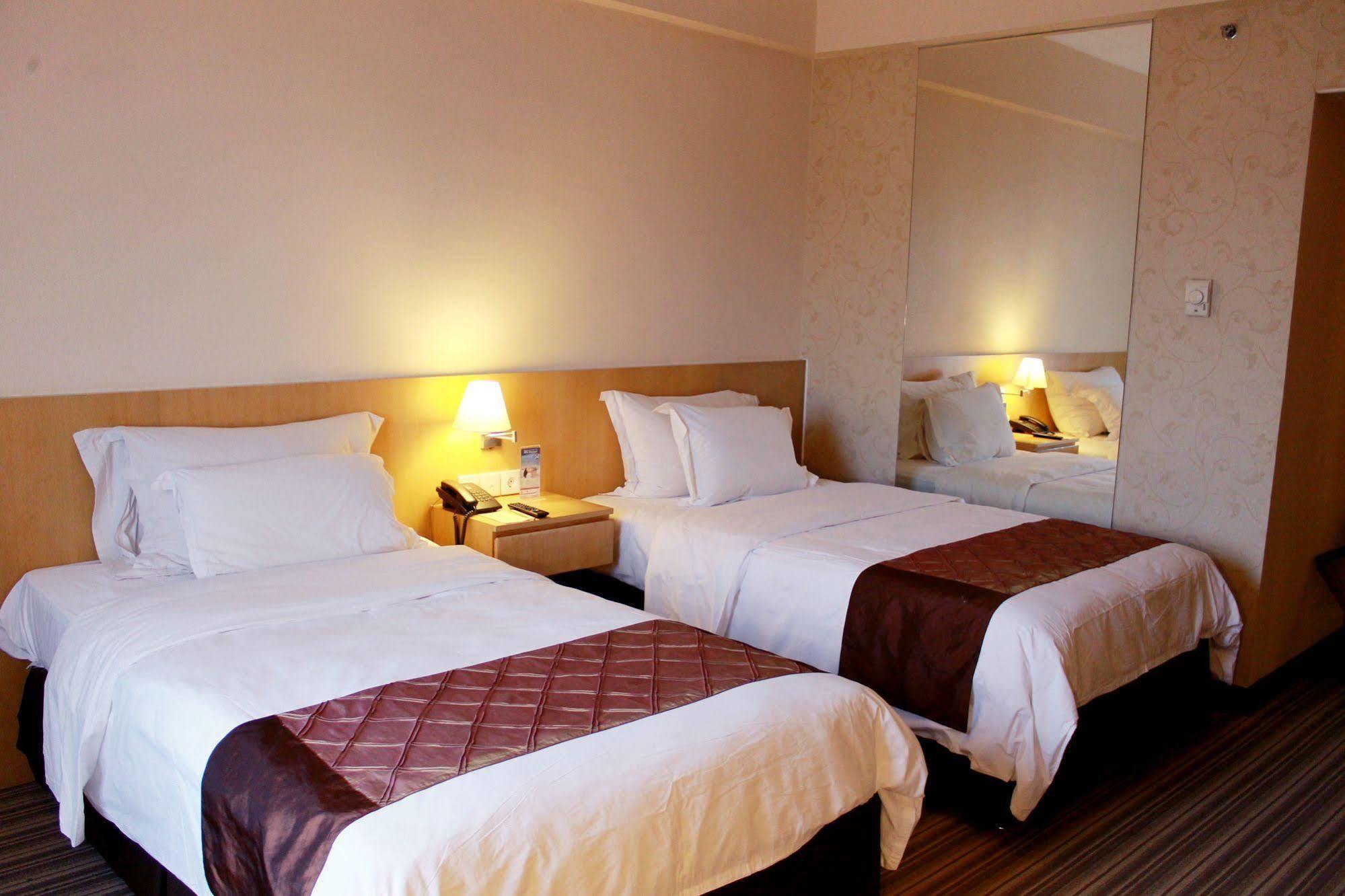 Le Grandeur Hotel Balikpapan מראה חיצוני תמונה