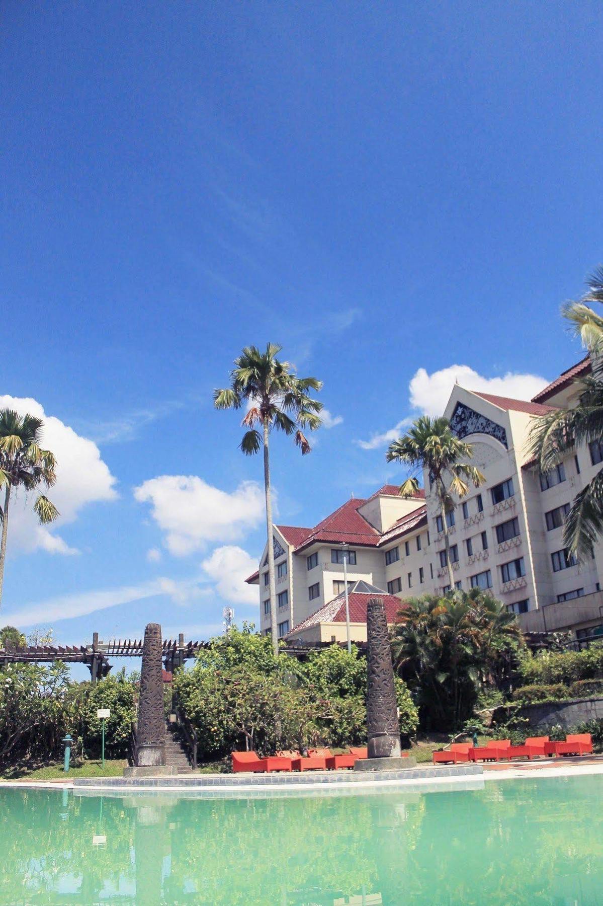 Le Grandeur Hotel Balikpapan מראה חיצוני תמונה