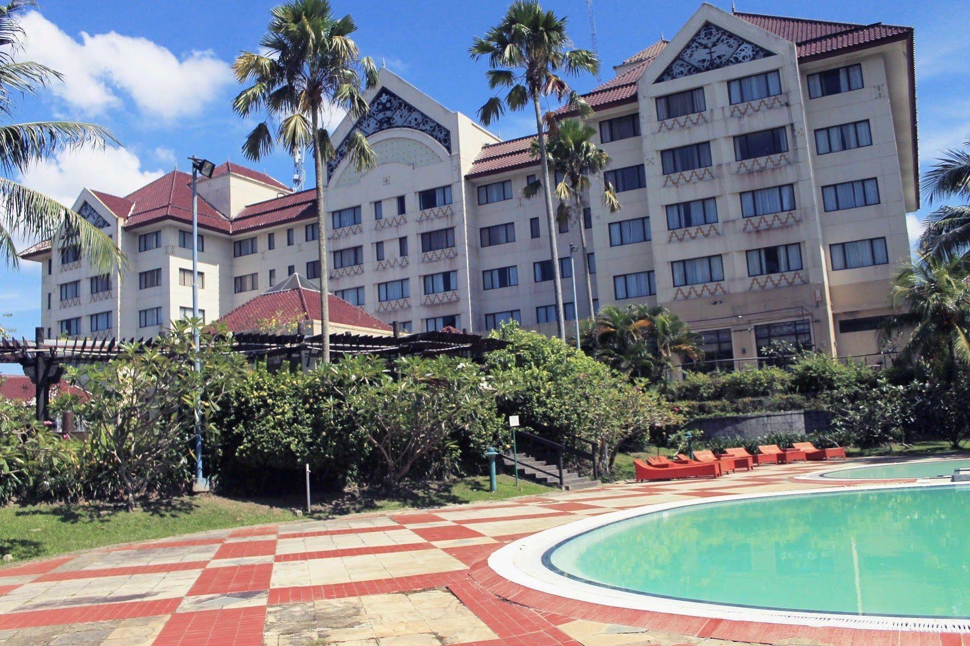 Le Grandeur Hotel Balikpapan מראה חיצוני תמונה