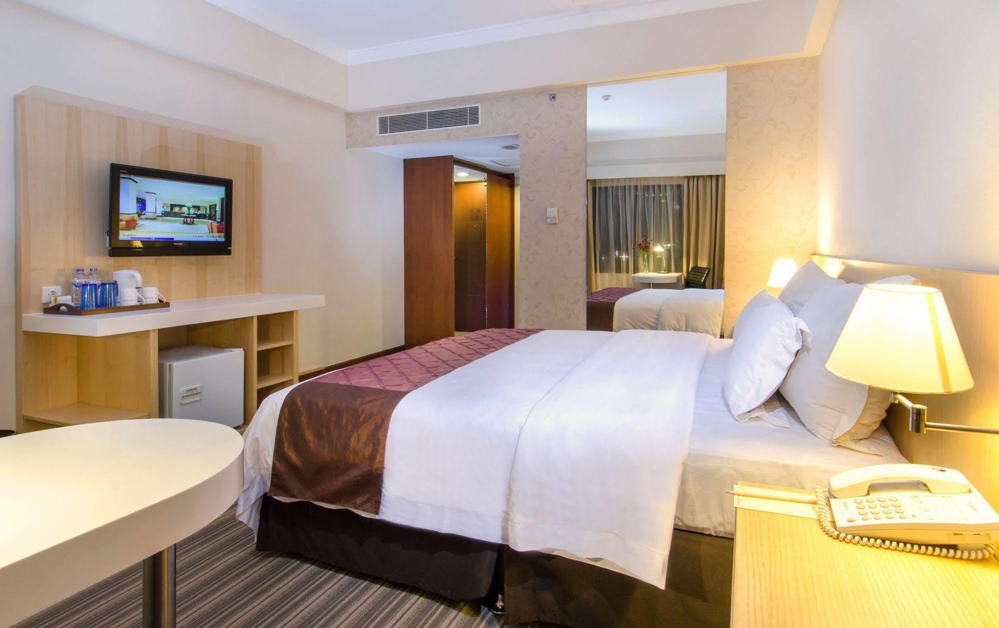 Le Grandeur Hotel Balikpapan מראה חיצוני תמונה