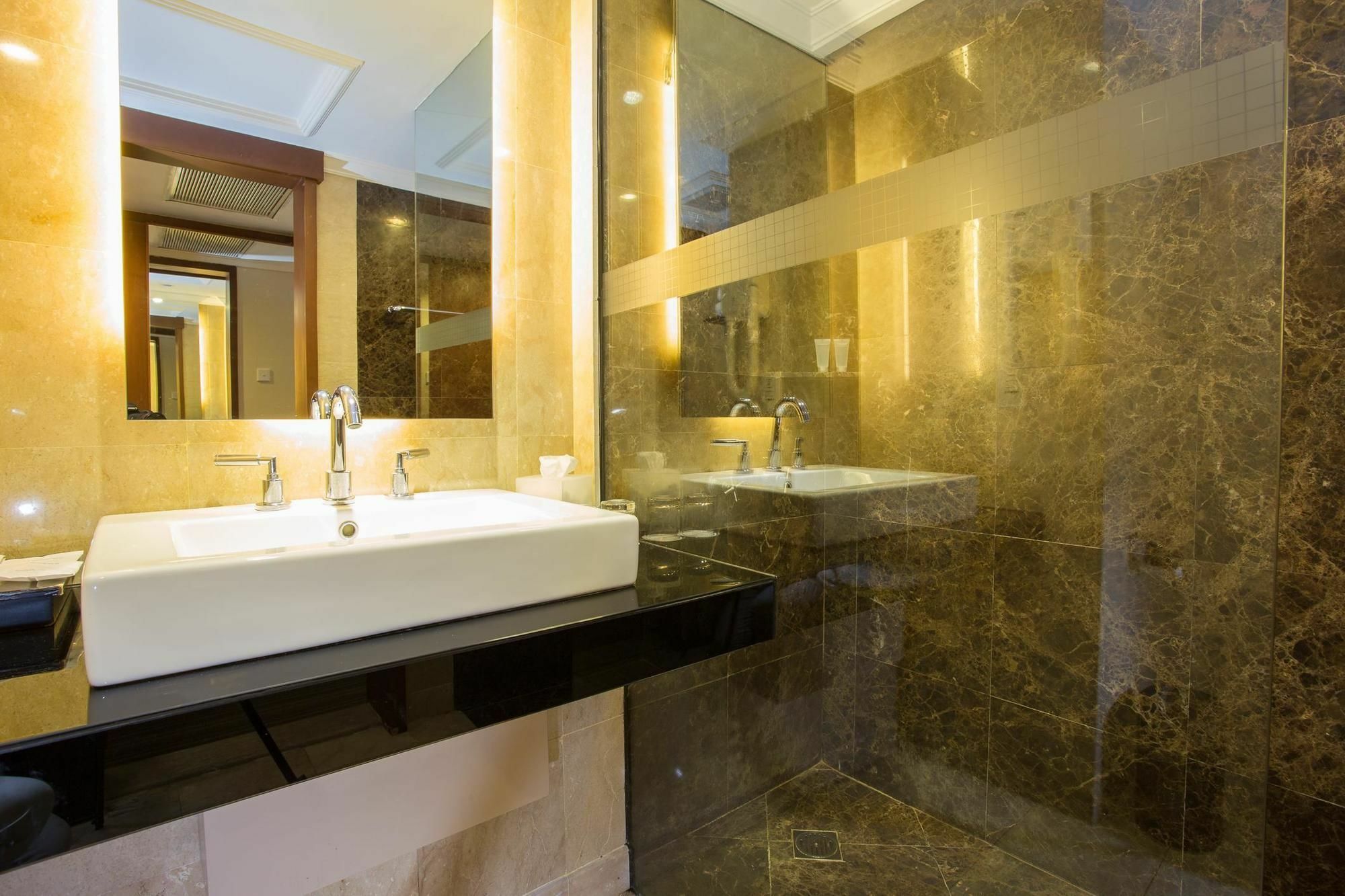 Le Grandeur Hotel Balikpapan מראה חיצוני תמונה